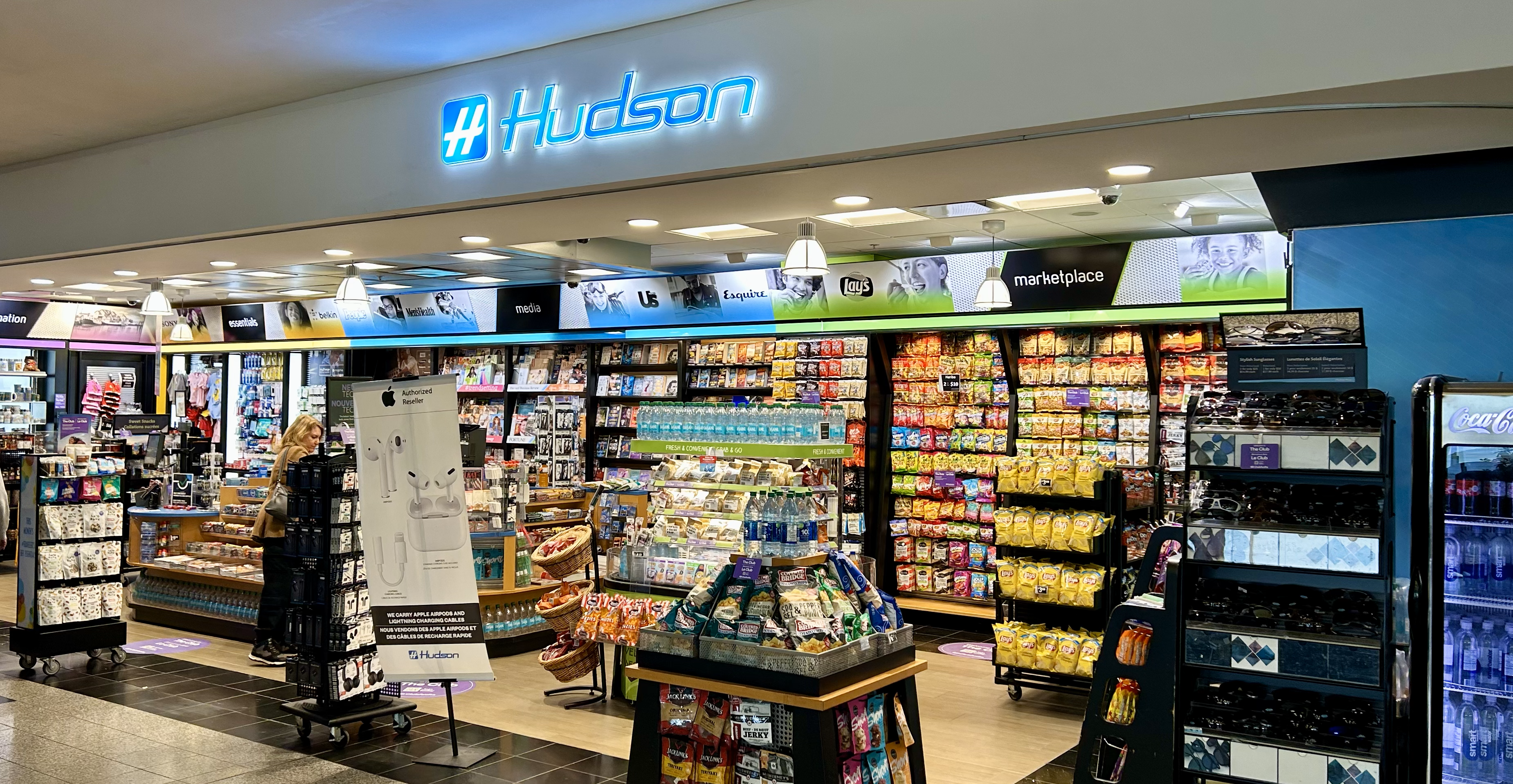 A photo of the Hudson shop near Gate 20